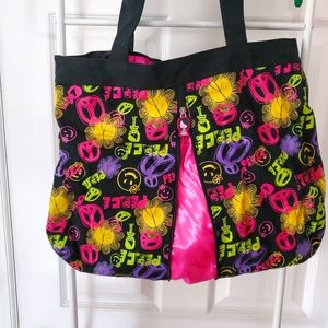 Hobo bag with unique zipper